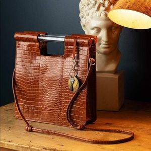 The Béis Crossbody